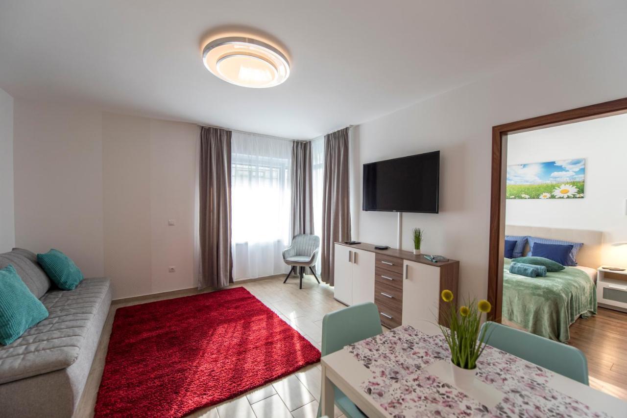 Lovely Apartman- Free Parking Pécs Kültér fotó