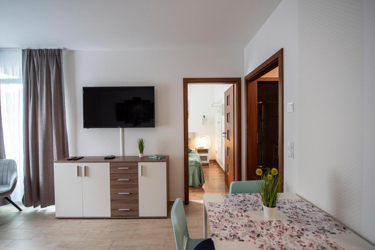 Lovely Apartman- Free Parking Pécs Kültér fotó
