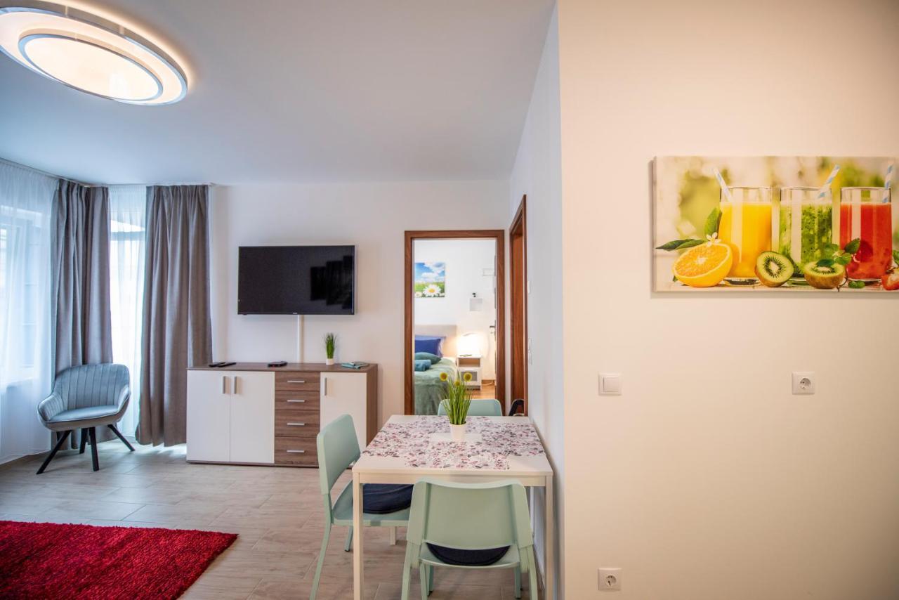 Lovely Apartman- Free Parking Pécs Kültér fotó