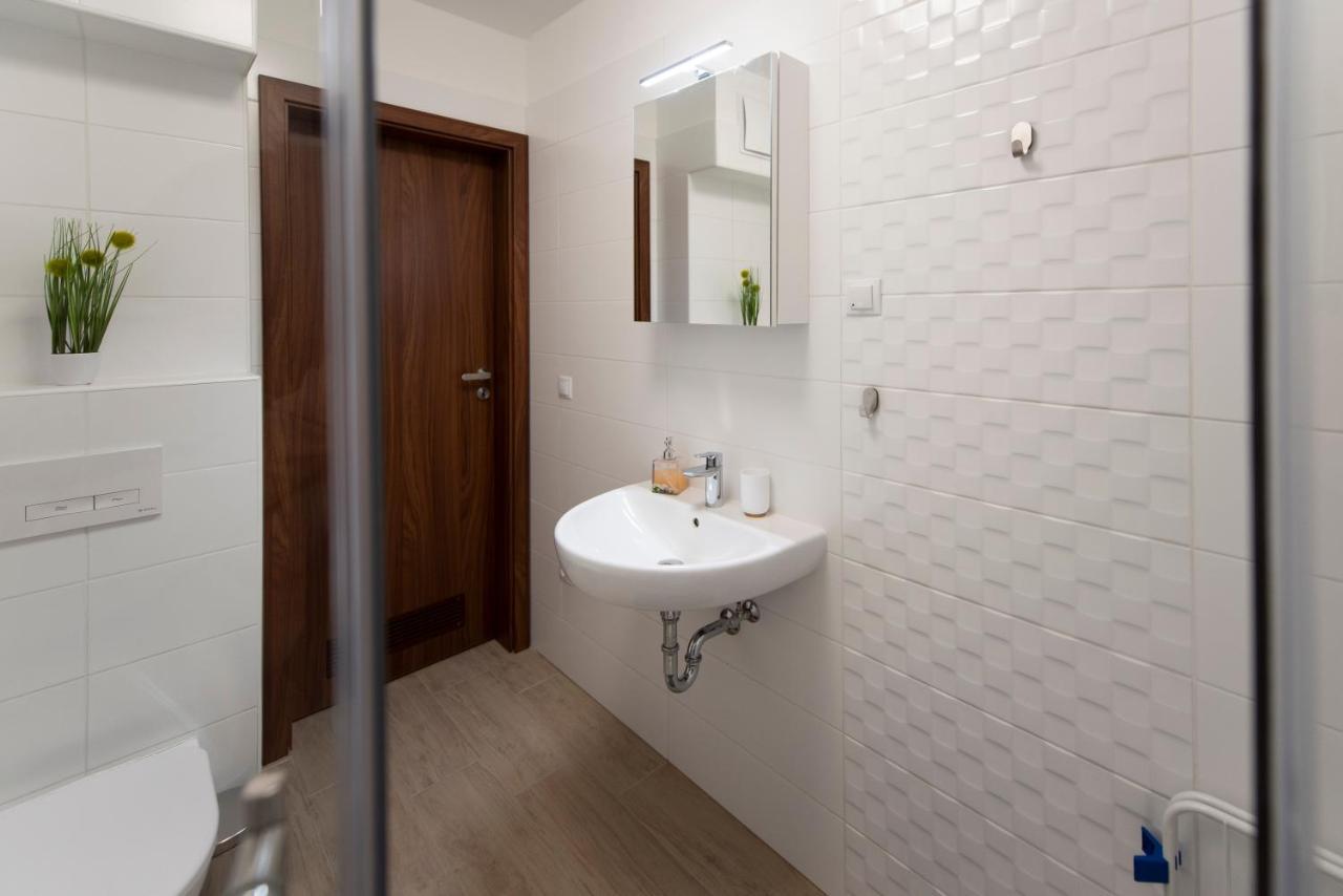 Lovely Apartman- Free Parking Pécs Kültér fotó