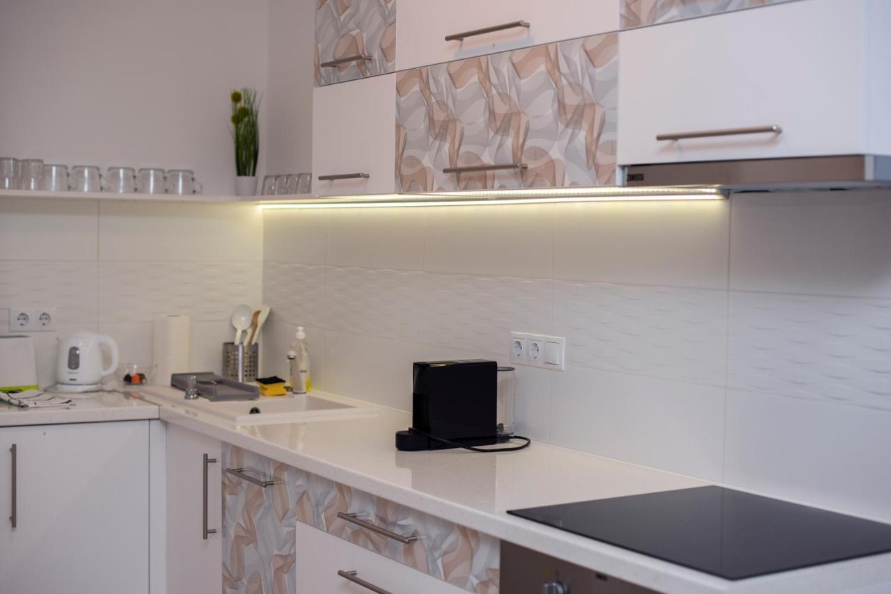 Lovely Apartman- Free Parking Pécs Kültér fotó