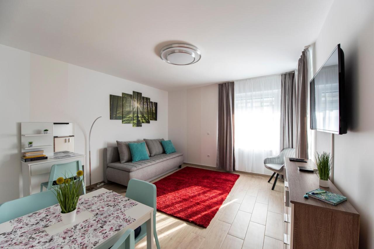 Lovely Apartman- Free Parking Pécs Kültér fotó
