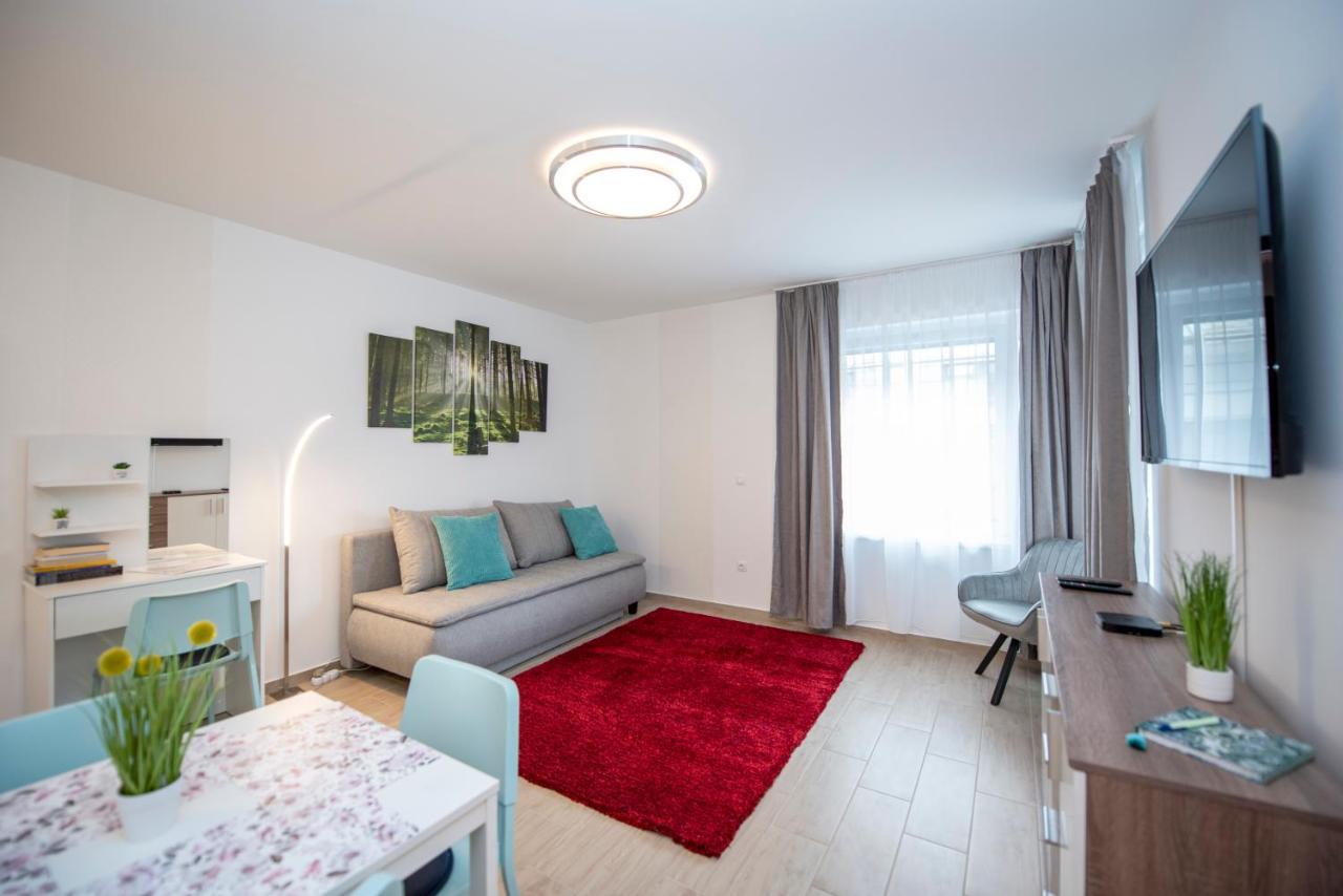 Lovely Apartman- Free Parking Pécs Kültér fotó