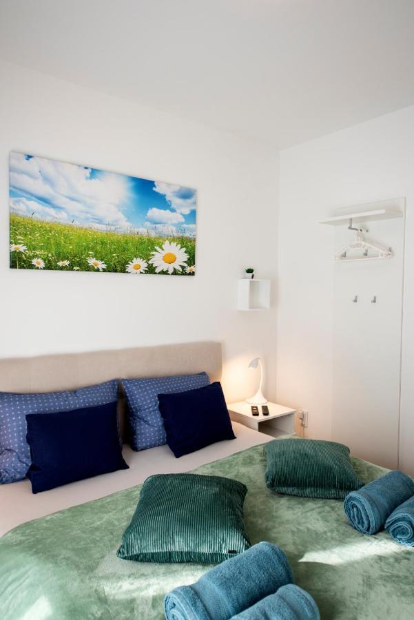 Lovely Apartman- Free Parking Pécs Kültér fotó