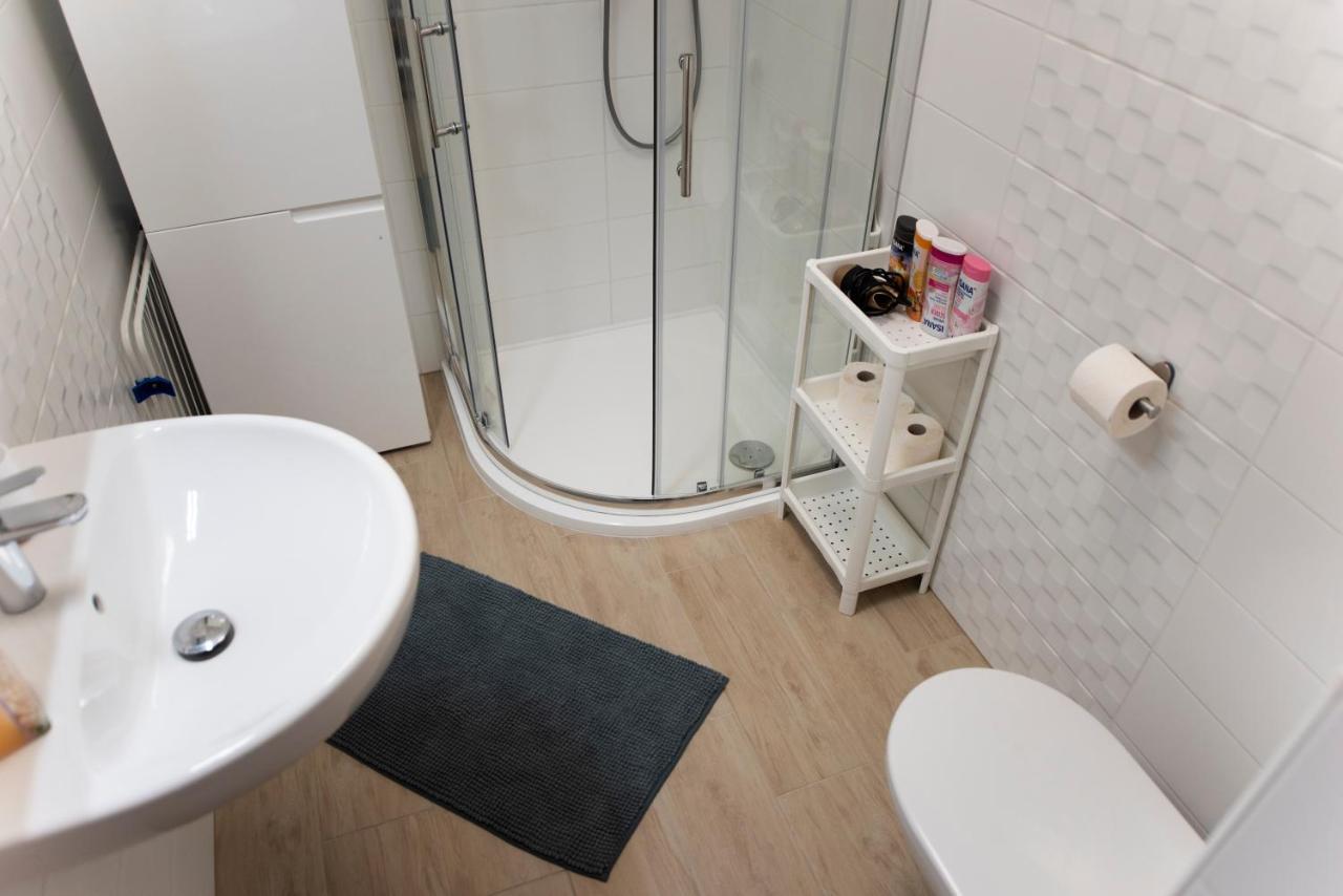 Lovely Apartman- Free Parking Pécs Kültér fotó